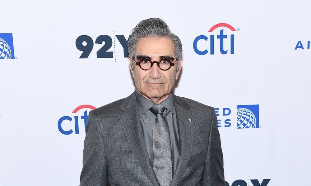 A casa de US $ 3,9 milhões da estrela de Schitt's Creek, Eugene Levy, na Califórnia, queima totalmente em um terrível incêndio em Los Angeles